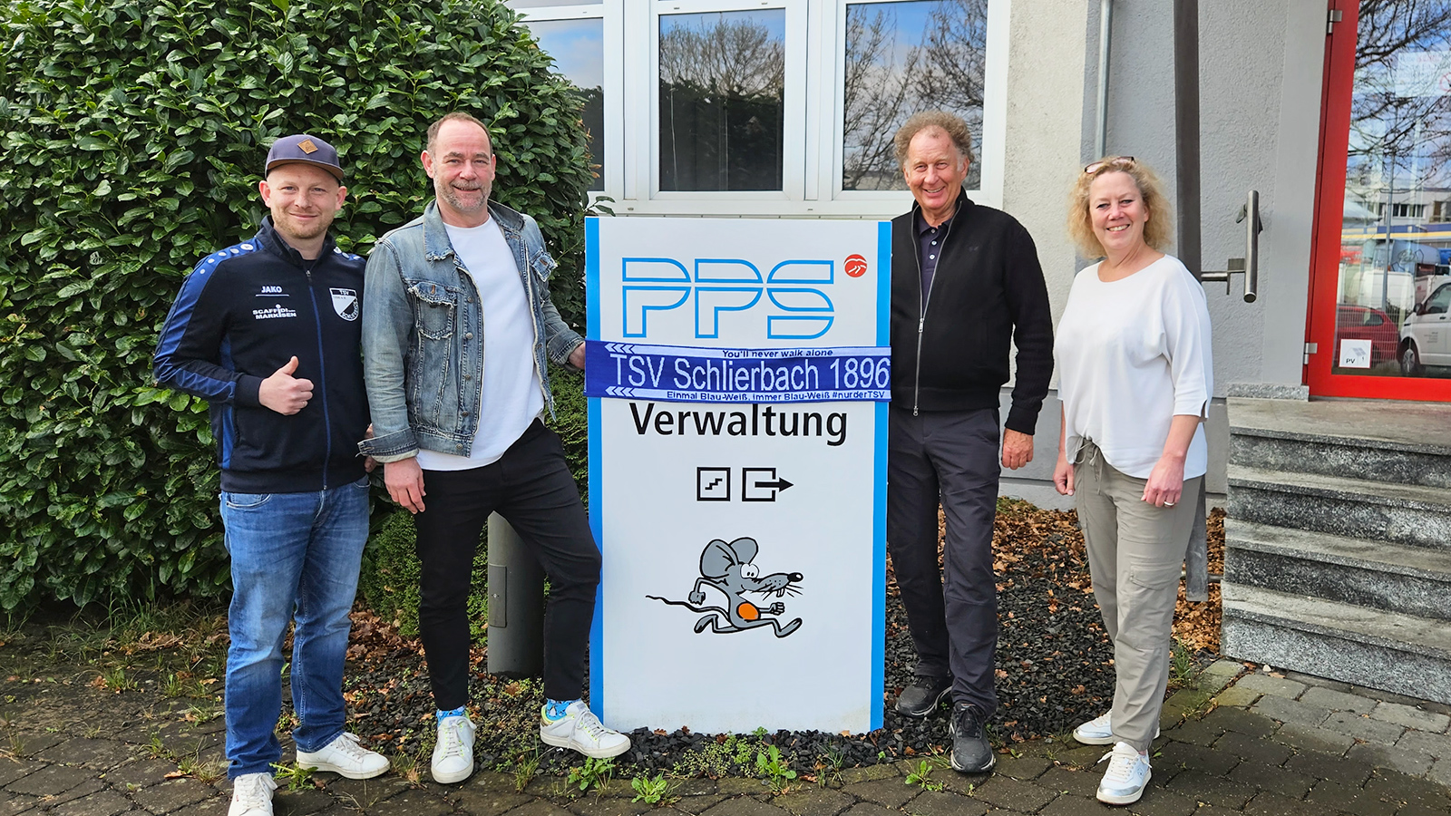 Holger Elsner vom TSV Schlierbach gemeinsam mit Stefan Hirschmeier, Jost Puschmann und Karen Hüttig